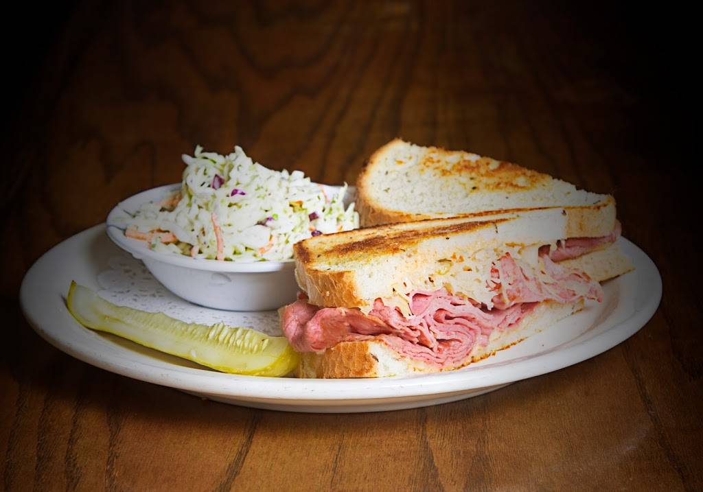 Tracys Bar & Grill | restaurant | 5511 E Spring St, Long Beach, CA 90808, USA | 5624211726 OR +1 562-421-1726