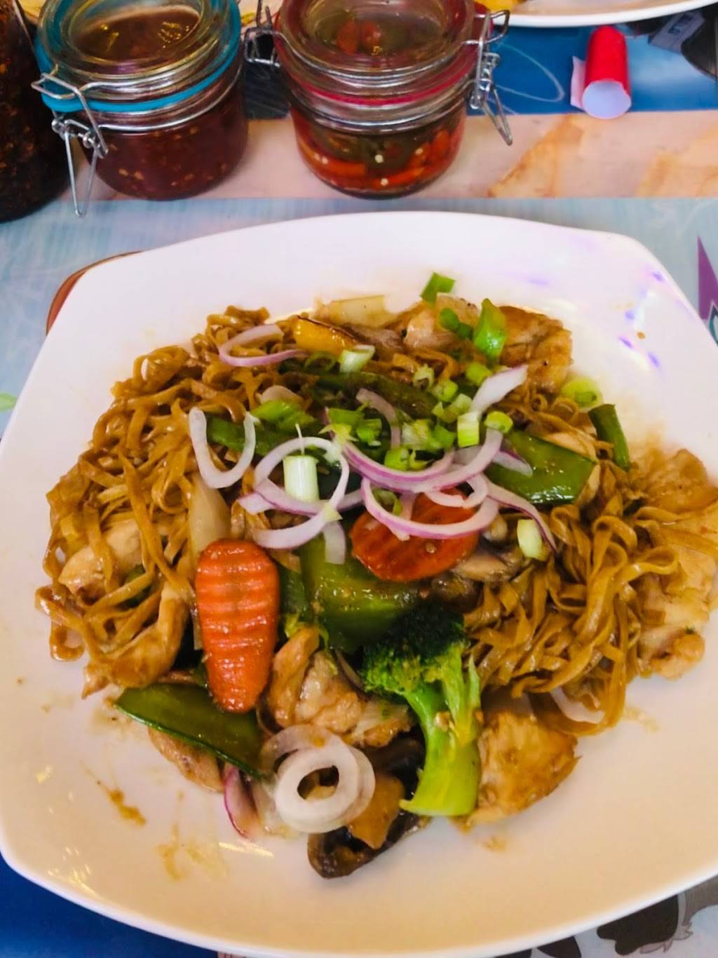 Bobbys Asian Cuisine | restaurant | 205 W 2nd St, Muscatine, IA 52761, USA | 3194005565 OR +1 319-400-5565