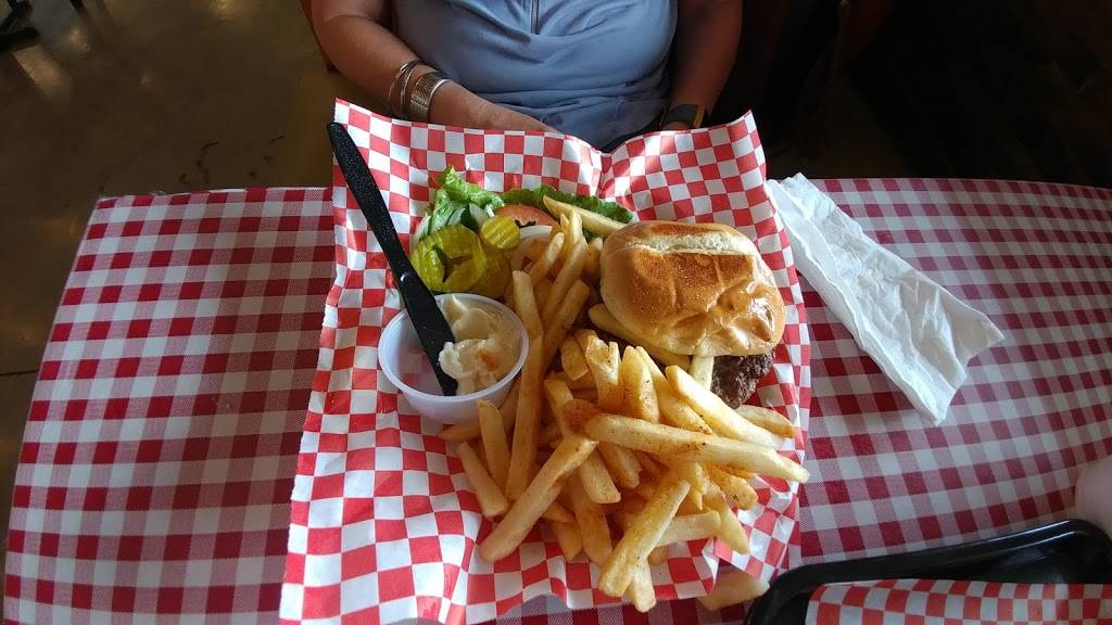 Sealy Farm Restaurant & Gift shop | restaurant | 130 Machala Rd, Sealy, TX 77474, USA | 9796277132 OR +1 979-627-7132