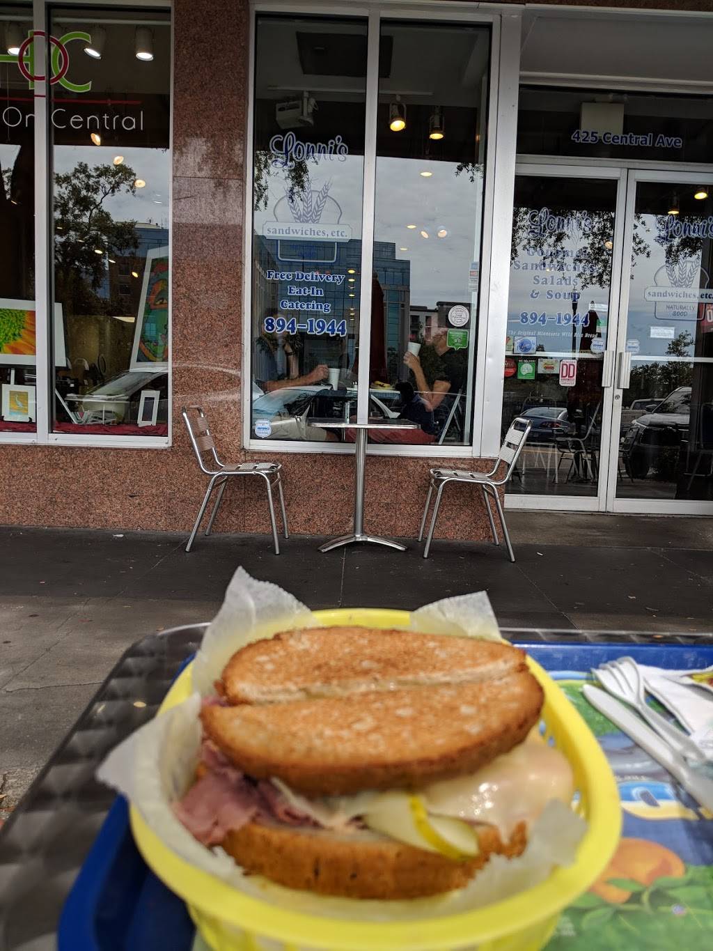 Lonnis Sandwiches Etc | restaurant | 425 Central Ave, St. Petersburg, FL 33701, USA | 7278941944 OR +1 727-894-1944