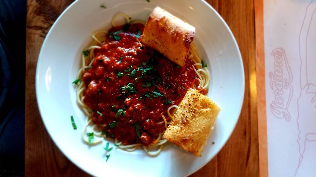 Giordanos | restaurant | 3224 S, IL-59, Naperville, IL 60564, USA | 6309049800 OR +1 630-904-9800