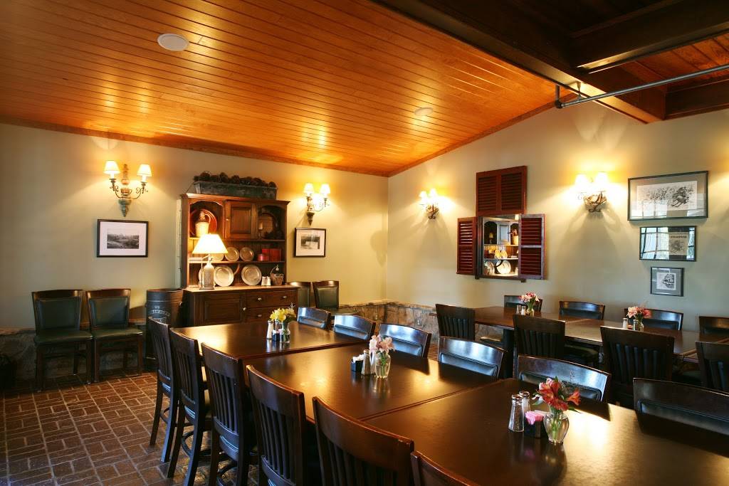 Hilltop Grille | restaurant | 2310 W Broad St, Athens, GA 30606, USA | 7063537667 OR +1 706-353-7667