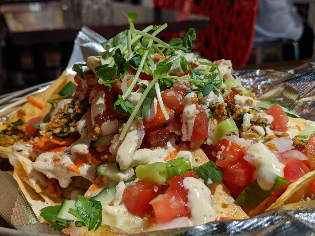 Carrots N Dates | restaurant | 2090 Wyandotte St E, Windsor, ON N8Y 5B2, Canada | 5199625115 OR +1 519-962-5115