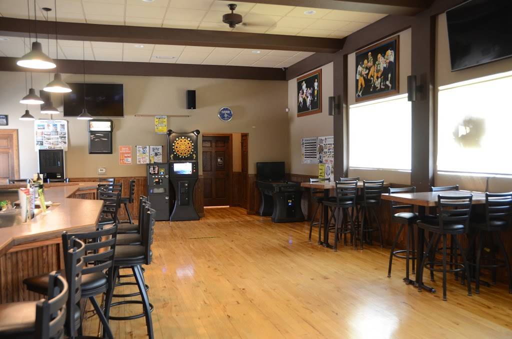 Lyons Den | restaurant | 760 W 6th Ave, Oshkosh, WI 54902, USA | 9206519630 OR +1 920-651-9630