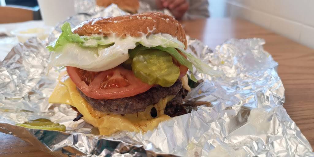 Five Guys | meal takeaway | 1355 US-1, Vero Beach, FL 32960, USA | 7722994355 OR +1 772-299-4355