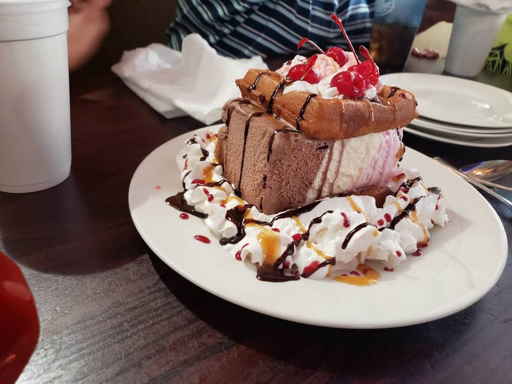 Tillies Tavern | restaurant | 31 E Magnolia Ave, Eustis, FL 32726, USA | 3526027929 OR +1 352-602-7929