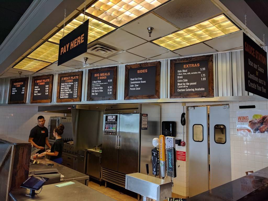 ZZQ Smokehouse | restaurant | 3390 Coachman Rd #204, Eagan, MN 55121, USA | 6514529900 OR +1 651-452-9900