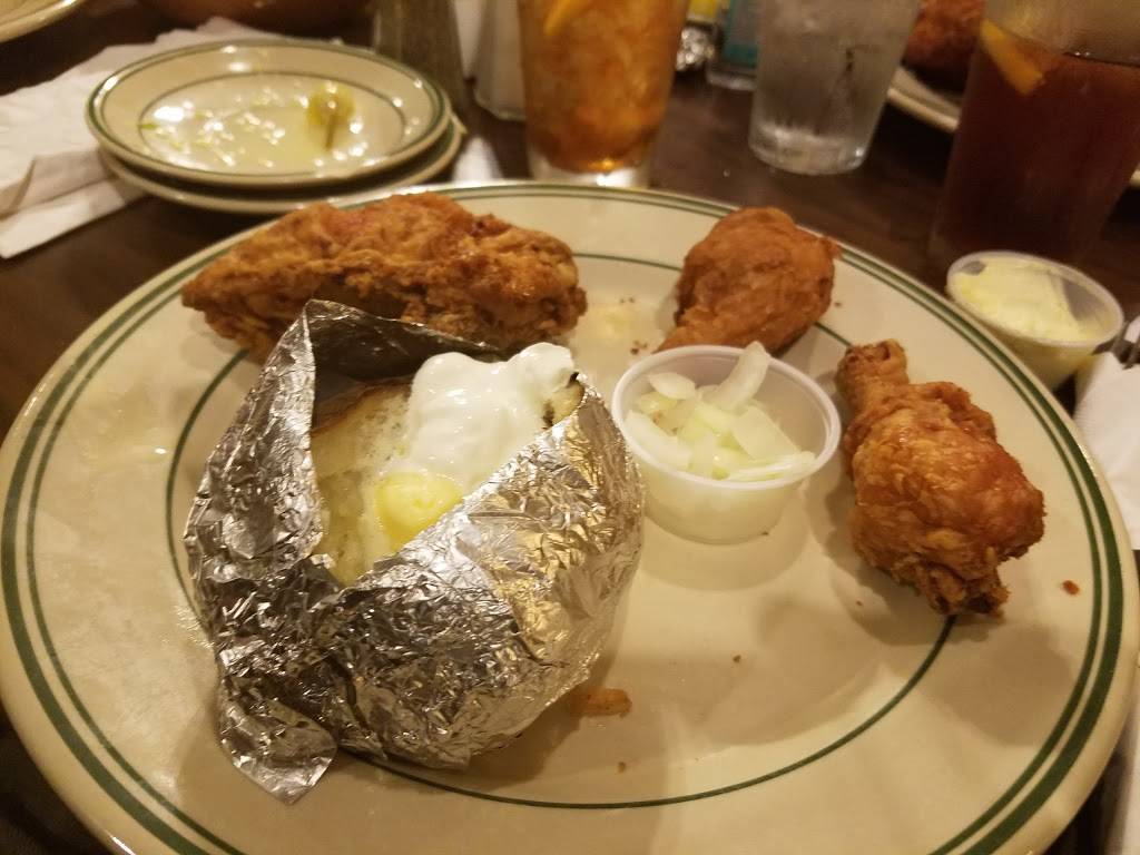 Ravanellis Restaurant | restaurant | 3 American Vlg, Granite City, IL 62040, USA | 6188778000 OR +1 618-877-8000