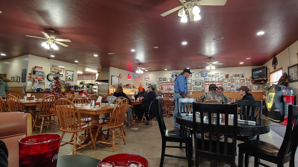 Luckys Cafe | restaurant | 116 N 4th St, Edina, MO 63537, USA | 6603973313 OR +1 660-397-3313