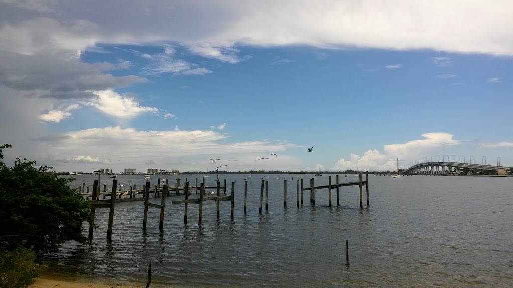 Best Friends BBQ | restaurant | Indian River Drive (just North of Jensen Causeway, Jensen Beach, FL 34957, USA | 7722617994 OR +1 772-261-7994