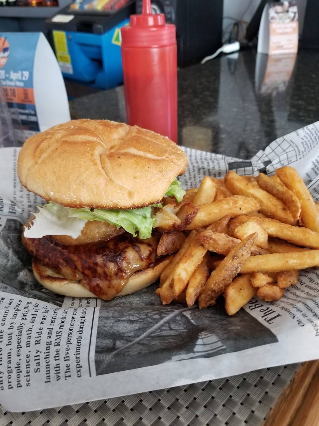 Mikes East Side Bar and Grill | restaurant | 535 Page Blvd, Springfield, MA 01104, USA | 4137462173 OR +1 413-746-2173