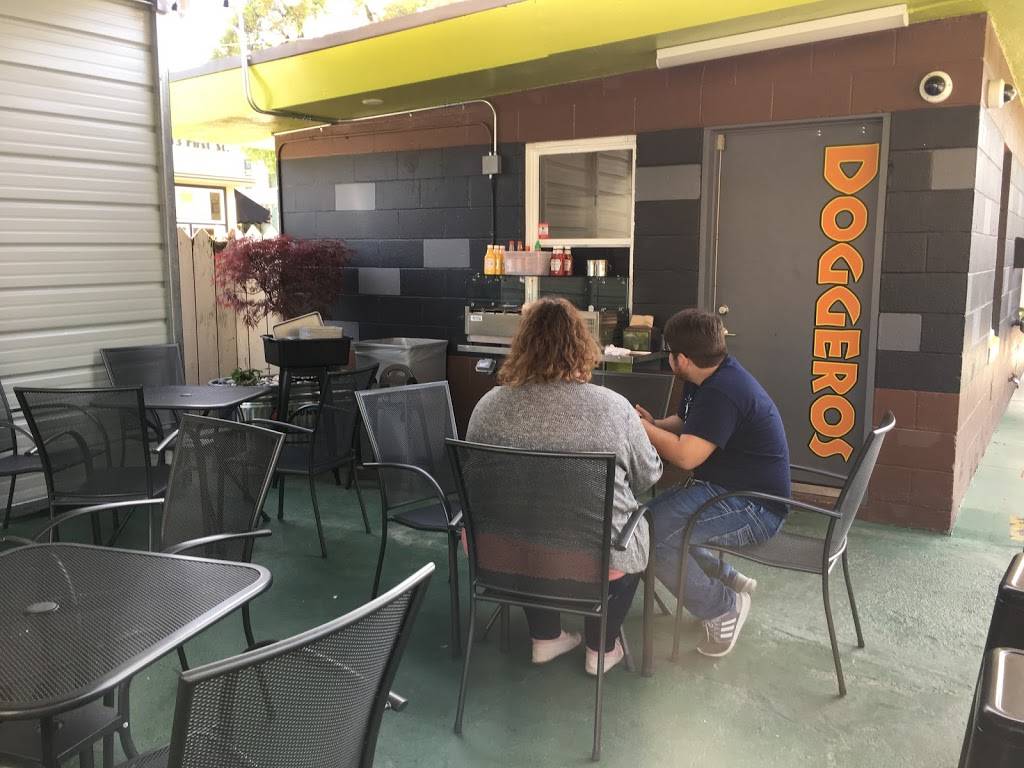 Doggeros | restaurant | 437 1st St, Woodland, CA 95695, USA | 5306656237 OR +1 530-665-6237