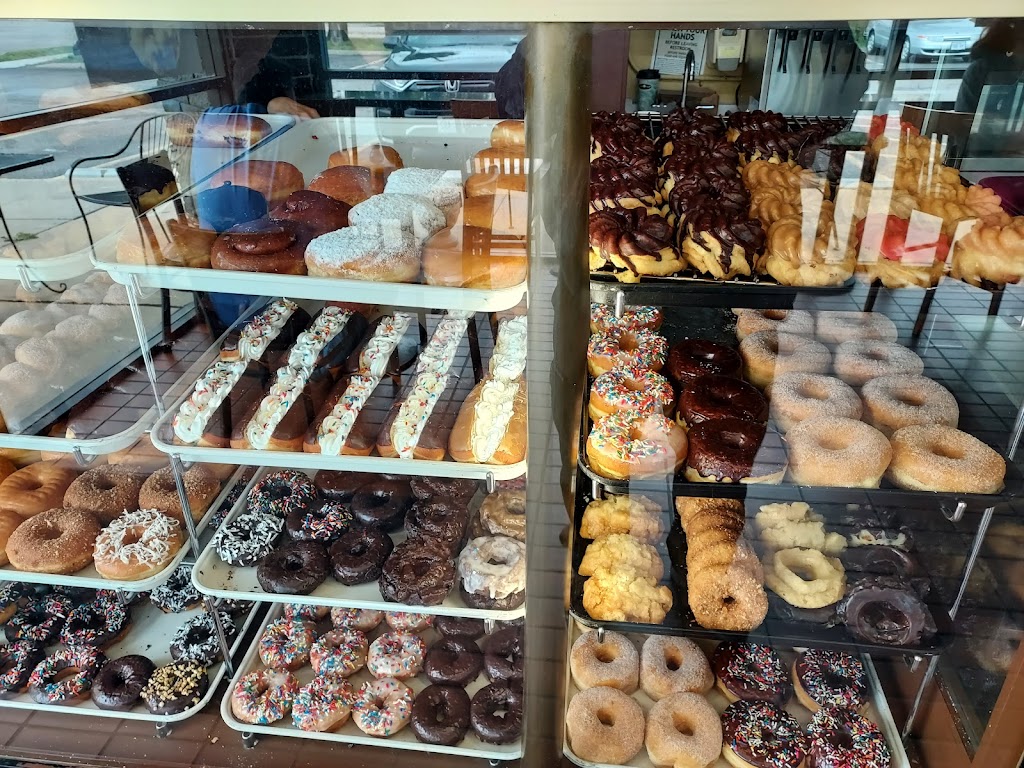 Winchells | bakery | 2905 S 120th St, Omaha, NE 68144, USA | 4023345140 OR +1 402-334-5140