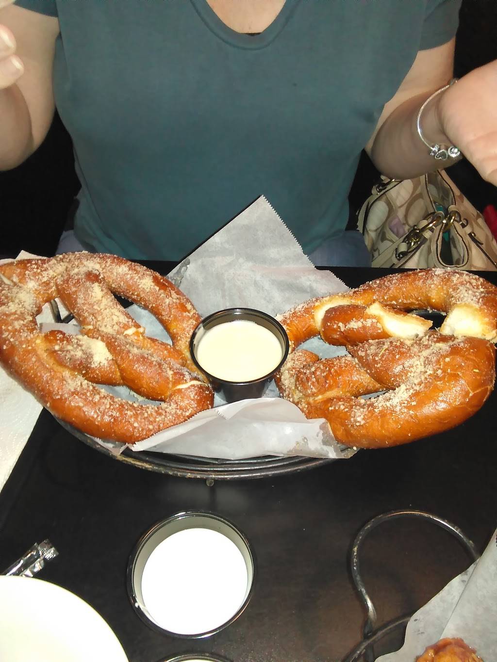 Carolina Tavern | restaurant | 521 By-pass 72 Northwest, Greenwood, SC 29649, USA | 8645380538 OR +1 864-538-0538