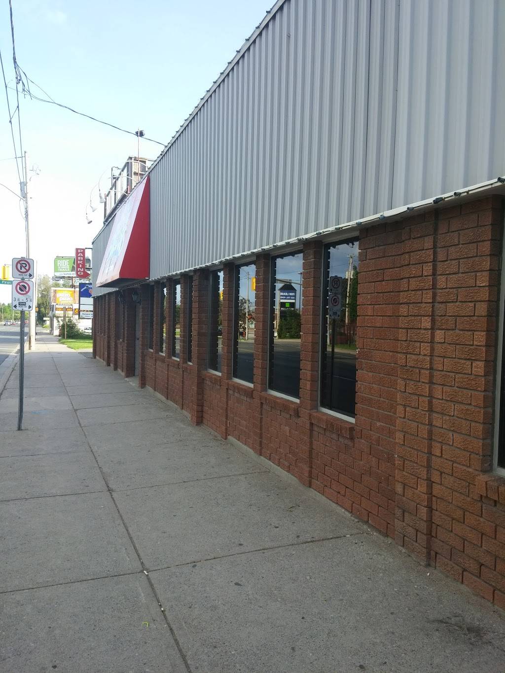 Excuses Dining Lounge | restaurant | 504 Simcoe St S, Oshawa, ON L1H 4J8, Canada | 9054323755 OR +1 905-432-3755