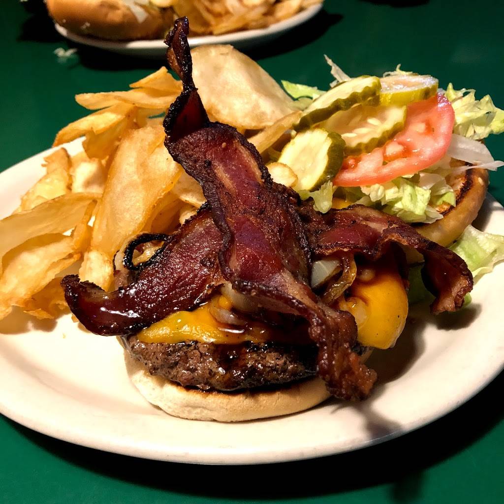 Malarkys Sports Grill | night club | 1025 NW Gilman Blvd, Issaquah, WA 98027, USA | 4253926356 OR +1 425-392-6356