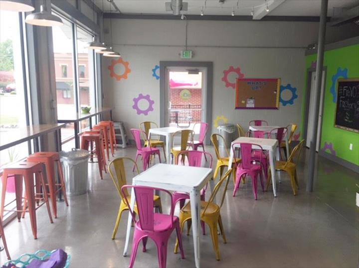 Froyo Factory | restaurant | 106 S Market St, Monticello, IL 61856, USA | 2177622233 OR +1 217-762-2233