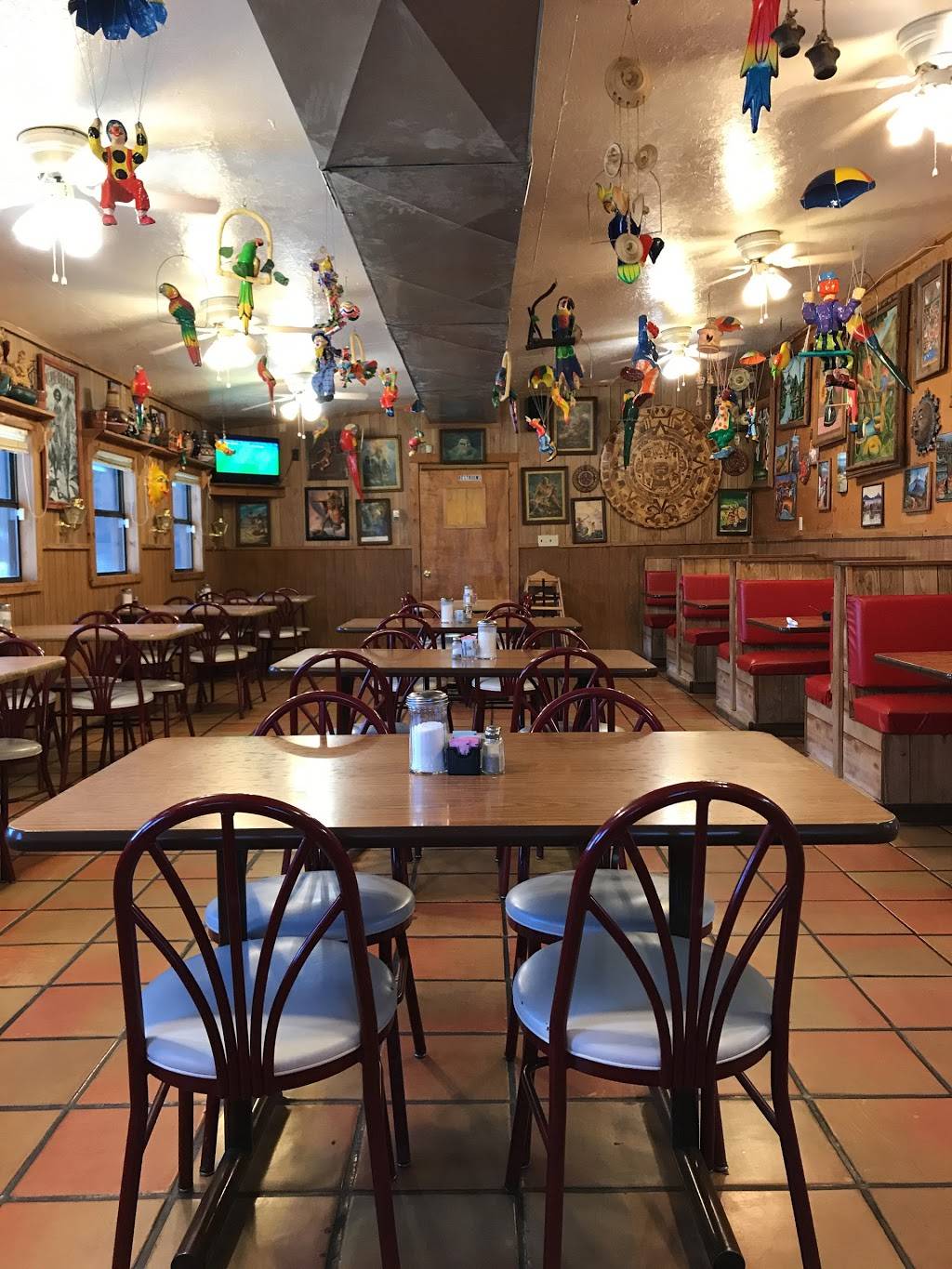 Salgados Restaurante | restaurant | 2210 N Main St, Belton, TX 76513, USA | 2549330054 OR +1 254-933-0054