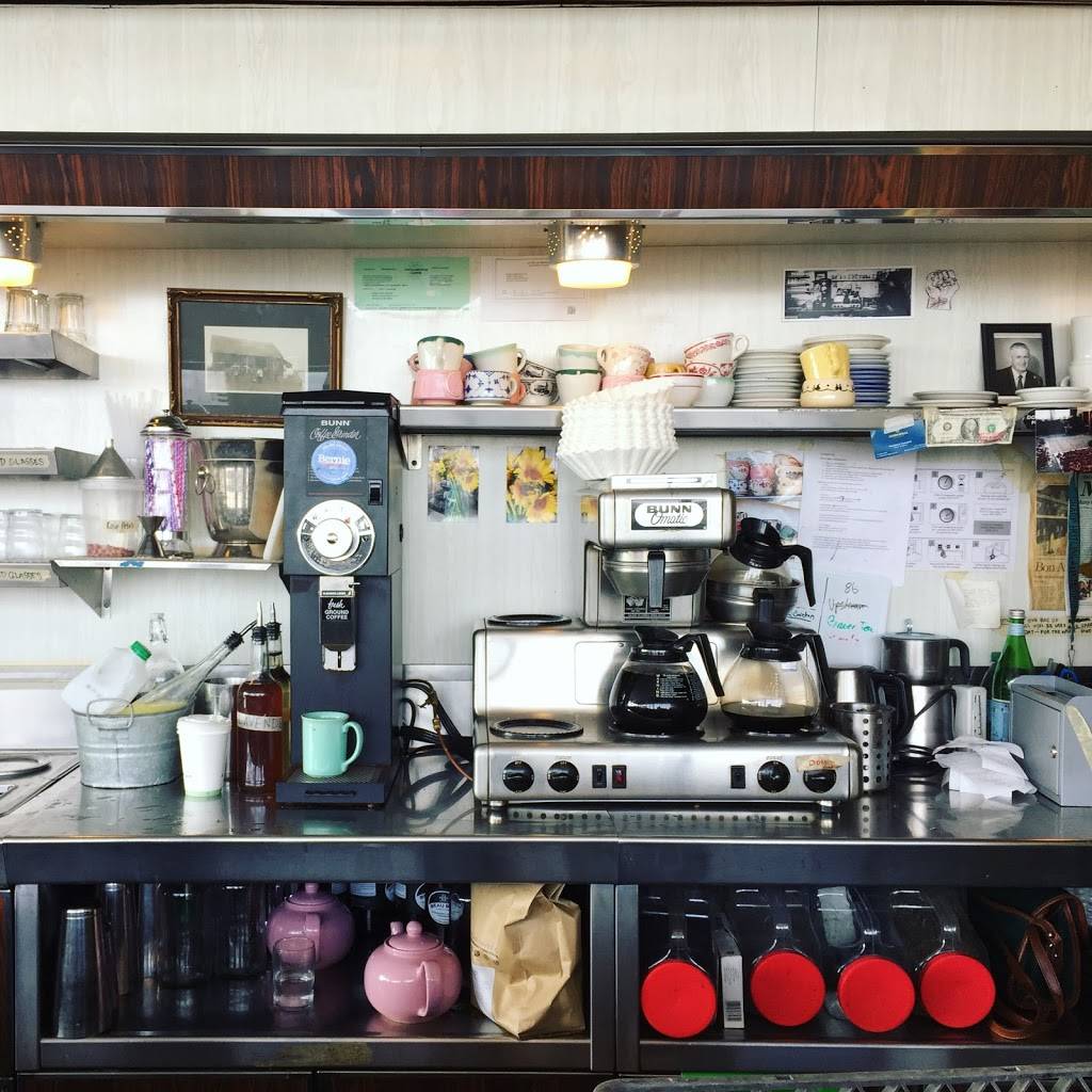 Roses Fine Food | bakery | 10551 E Jefferson Ave, Detroit, MI 48214, USA | 3138222729 OR +1 313-822-2729