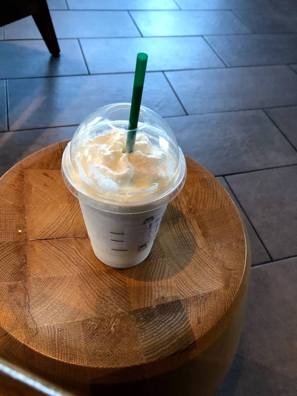 Starbucks | cafe | 11701 College Blvd, Overland Park, KS 66210, USA | 9134988572 OR +1 913-498-8572