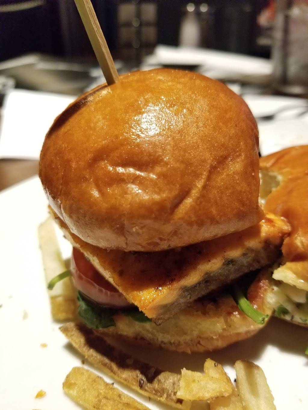 Bar Louie - Northridge Fashion Center | night club | 9301 Tampa Ave Suite# 218, Northridge, CA 91324, USA | 7472245900 OR +1 747-224-5900