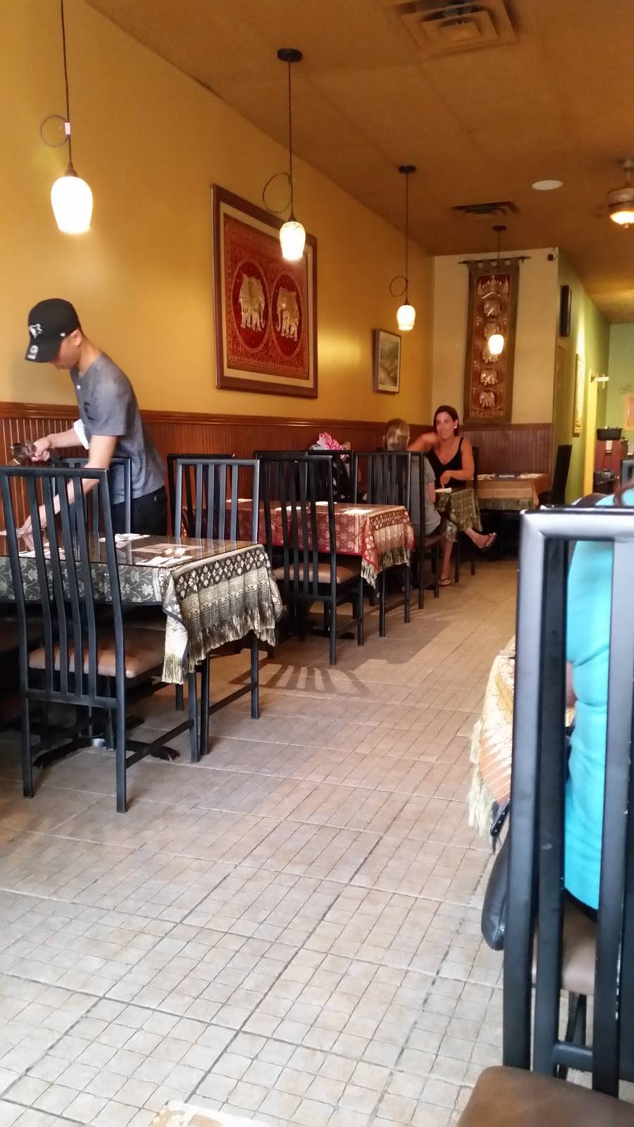 Banana Leaf Thai Cuisine | meal takeaway | 369 Dundas St, Woodstock, ON N4S 1B6, Canada | 5195394222 OR +1 519-539-4222