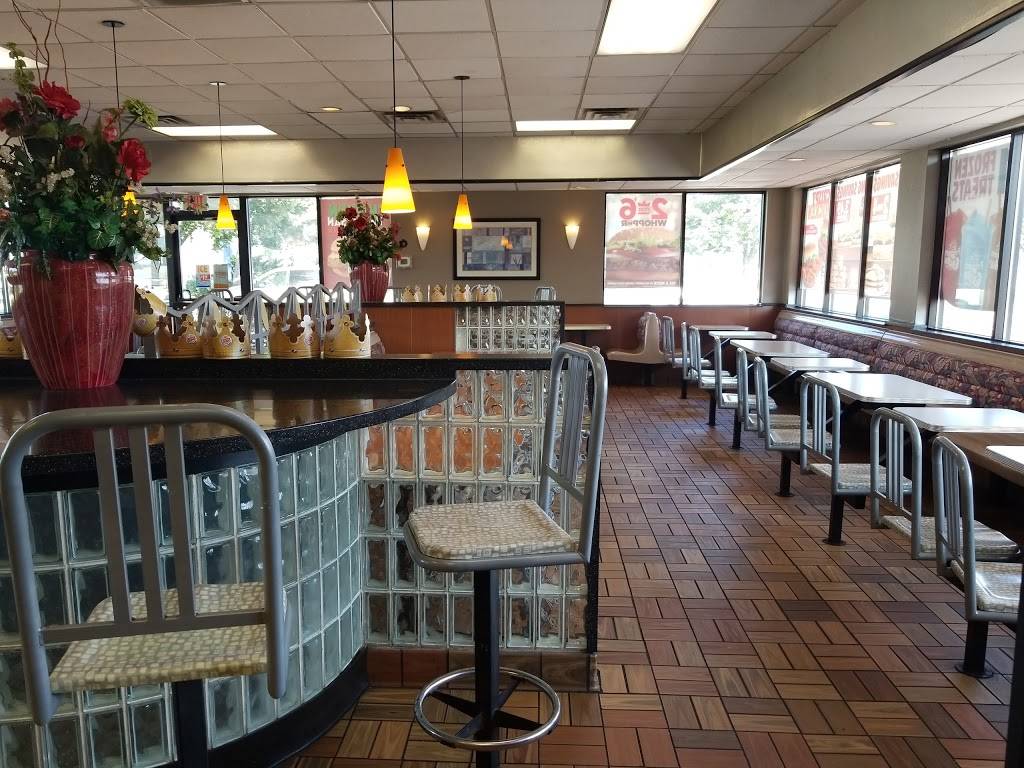 Burger King | restaurant | 425 W Dundee Rd, Wheeling, IL 60090, USA | 8475375540 OR +1 847-537-5540
