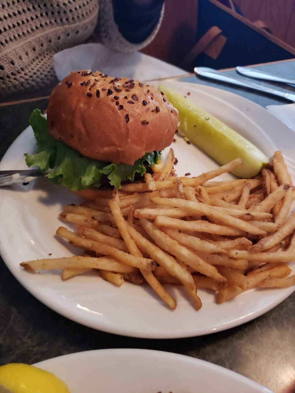 The Rush Inn Bar & Grille | restaurant | 35840 Chester Rd, Avon, OH 44011, USA | 4409373252 OR +1 440-937-3252