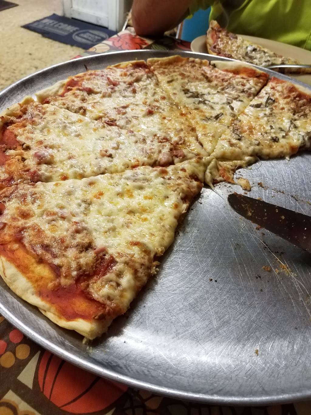 Giovannis Pizza | restaurant | 3033 4th Ave, St Paul, VA 24283, USA | 2767629898 OR +1 276-762-9898