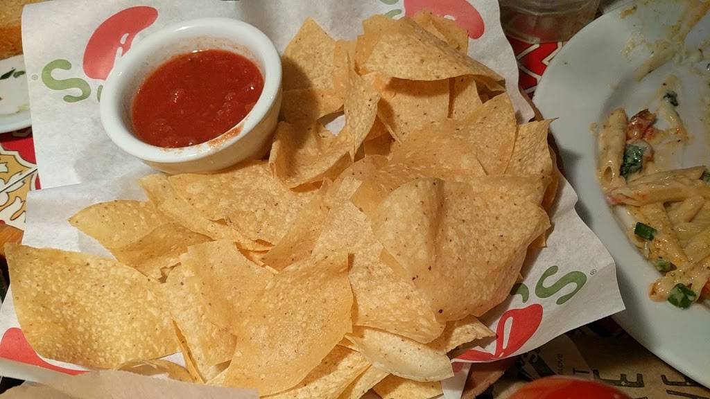 Chilis Grill & Bar | restaurant | 1240 E Main St, Carbondale, IL 62902, USA | 6185298083 OR +1 618-529-8083