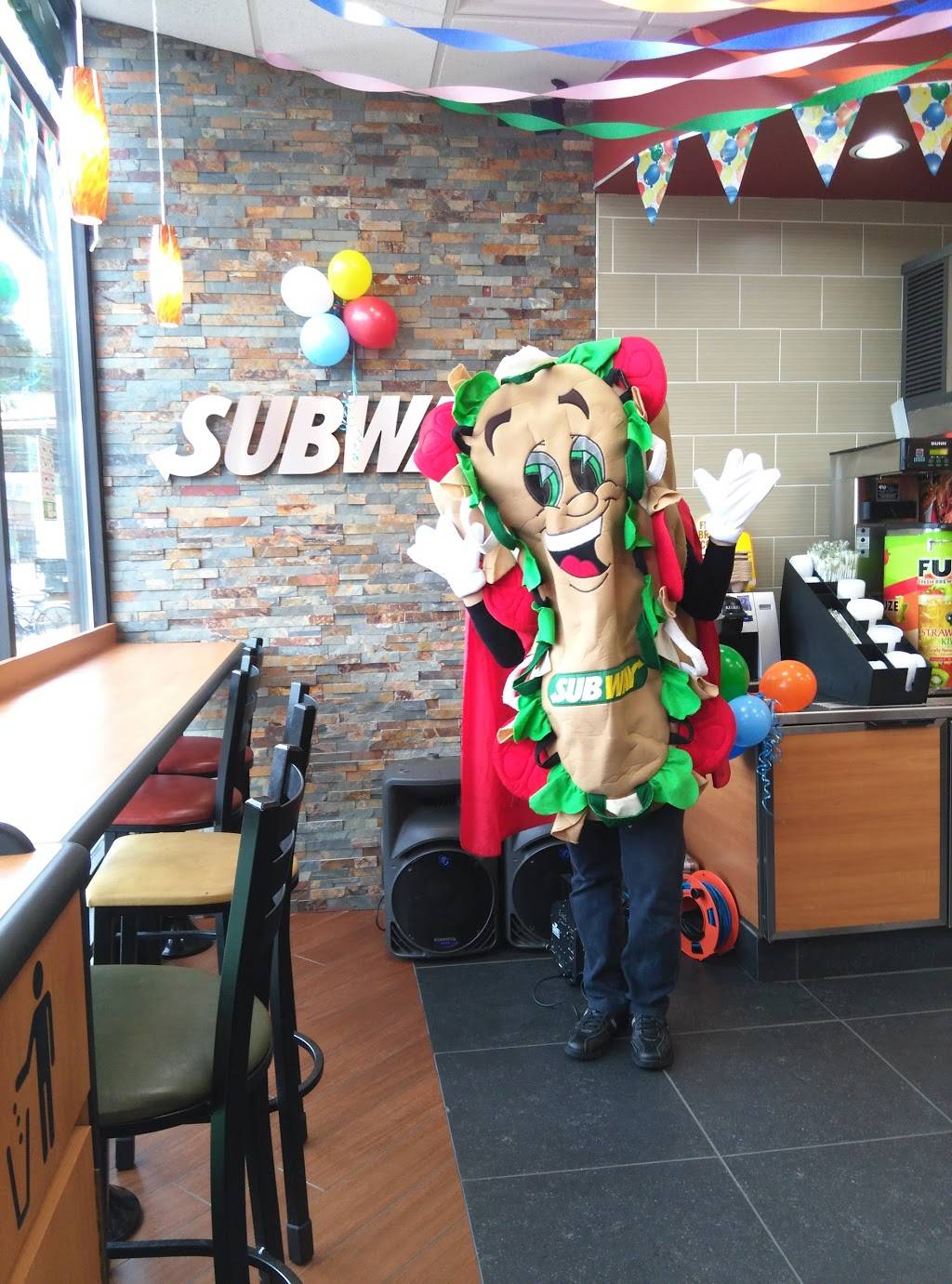 Subway Restaurants | restaurant | 3952 N Sheridan Rd, Chicago, IL 60613, USA | 7736986962 OR +1 773-698-6962