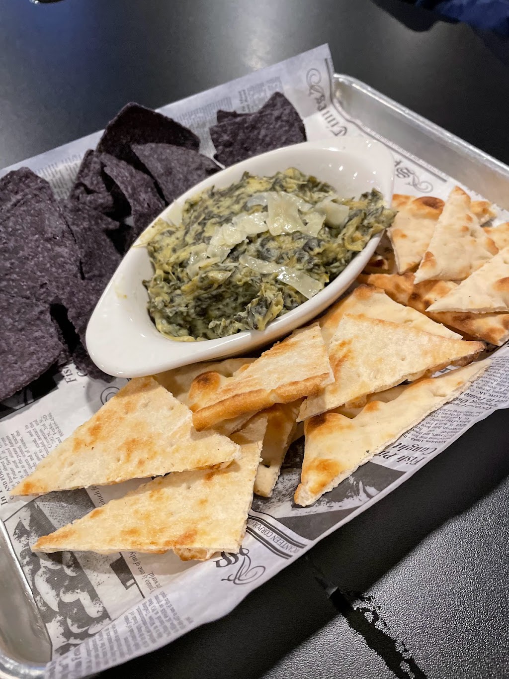 The Blackstone Bar and Grill | restaurant | 406 Cherry Ave, Rochelle, IL 61068, USA | 8155616617 OR +1 815-561-6617