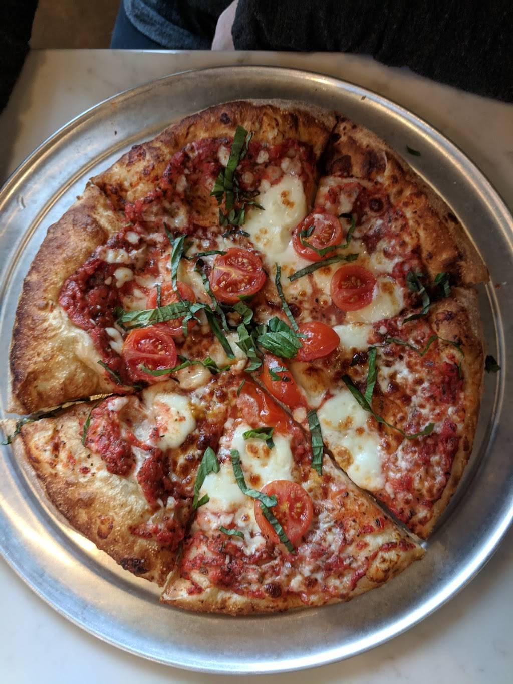 Pinthouse Pizza | restaurant | 2800 Hoppe Trail, Round Rock, TX 78681, USA | 5127170869 OR +1 512-717-0869