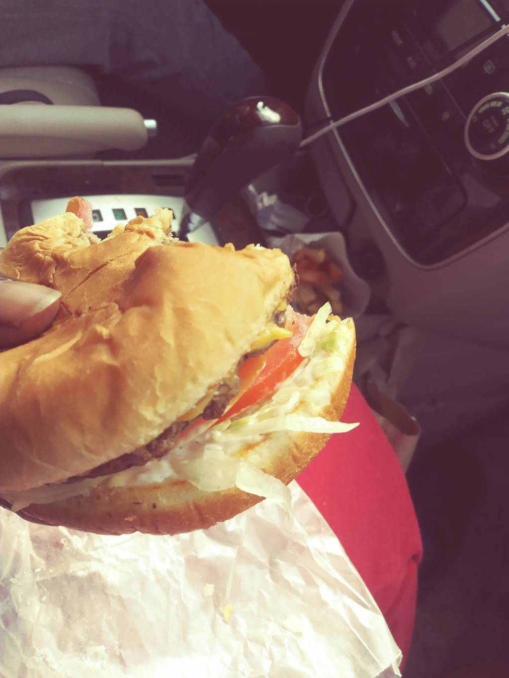 Macs Drive Thru | restaurant | 129 NW 10th Ave, Gainesville, FL 32601, USA | 3523789842 OR +1 352-378-9842