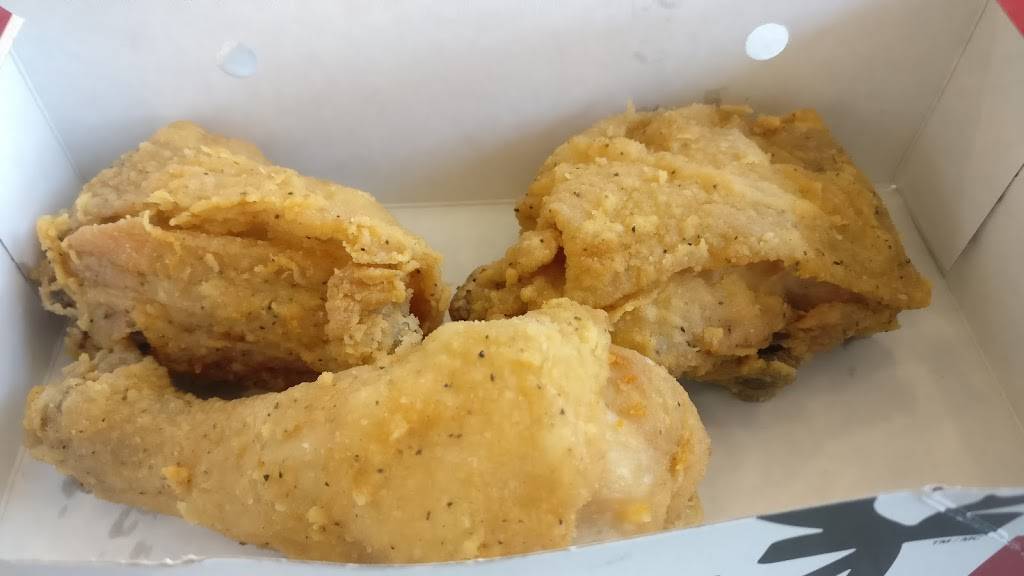 KFC | meal delivery | Hwy 401 Eastbound, North Side Between Exit 582 and 593, Greater Napanee, ON N0L 1J0, Canada | 6133861300 OR +1 613-386-1300