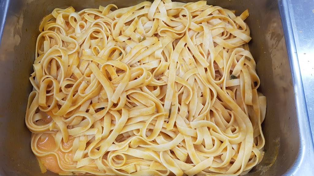 Cosimos Cheese And Deli Ltd | restaurant | 1051 Dundas St W, Mississauga, ON L5C 1C3, Canada | 9052764725 OR +1 905-276-4725