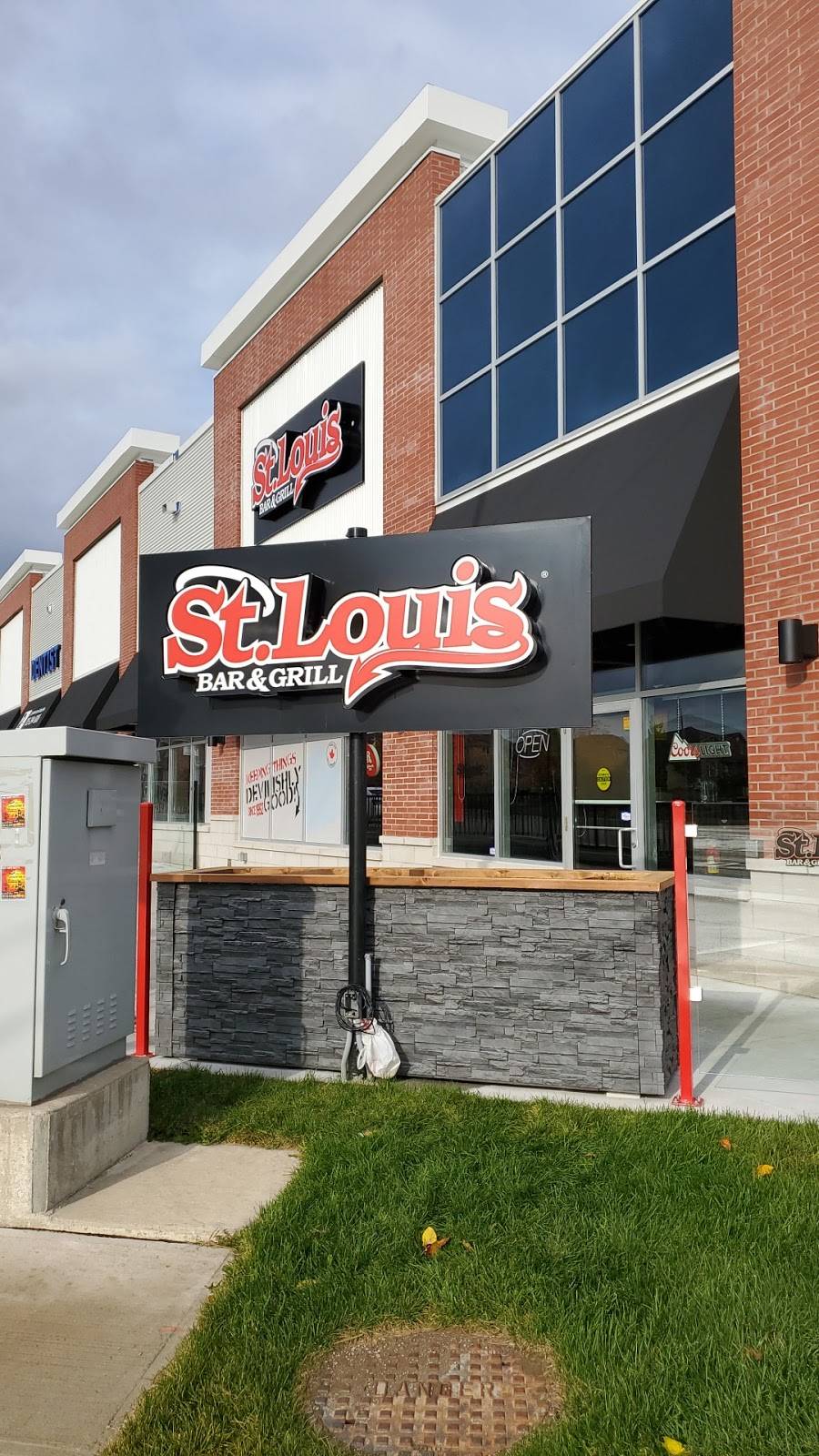 St. Louis Bar & Grill | restaurant | 1354 Innisfil Beach Rd, Innisfil, ON L9S 4B7, Canada | 7052943355 OR +1 705-294-3355
