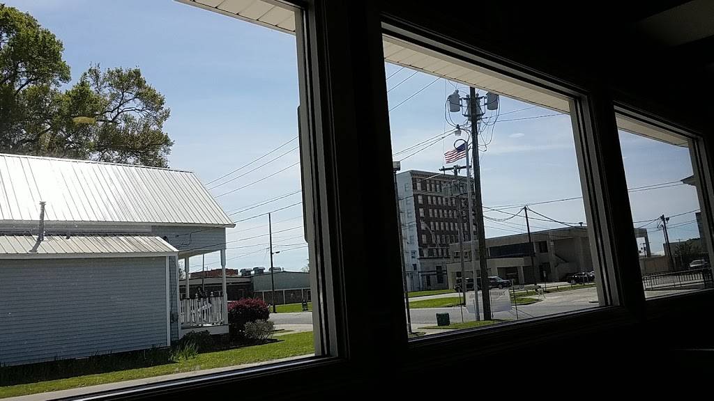 Frosto Drive Inn | restaurant | 228 N Ave G, Crowley, LA 70526, USA | 3377830917 OR +1 337-783-0917