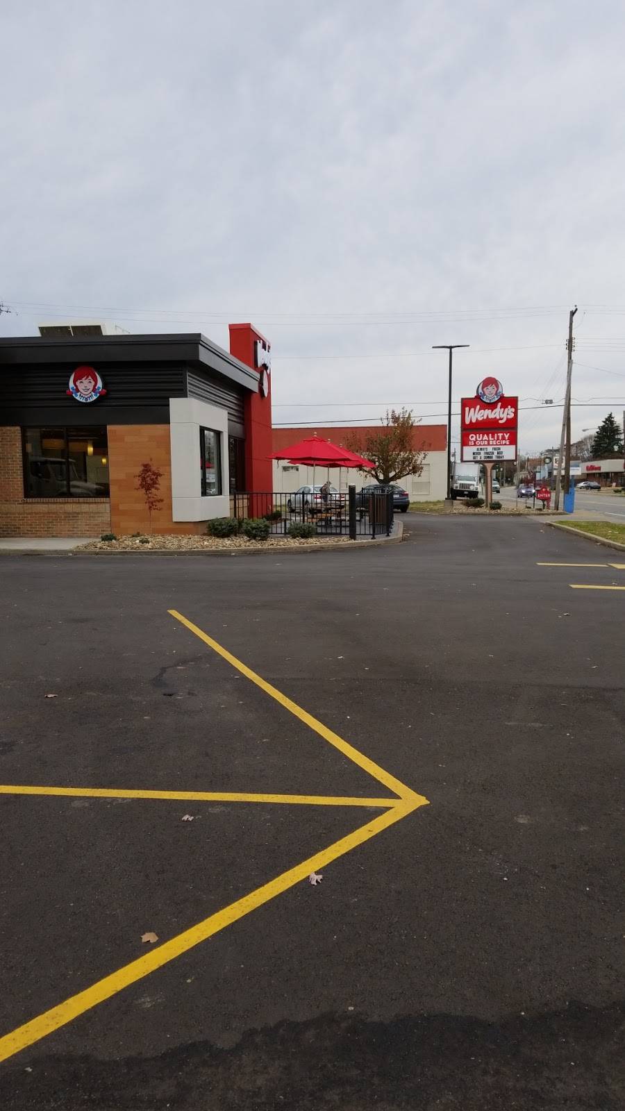 Wendys | restaurant | 2325 Jackson Ave, Point Pleasant, WV 25550, USA | 3046759950 OR +1 304-675-9950