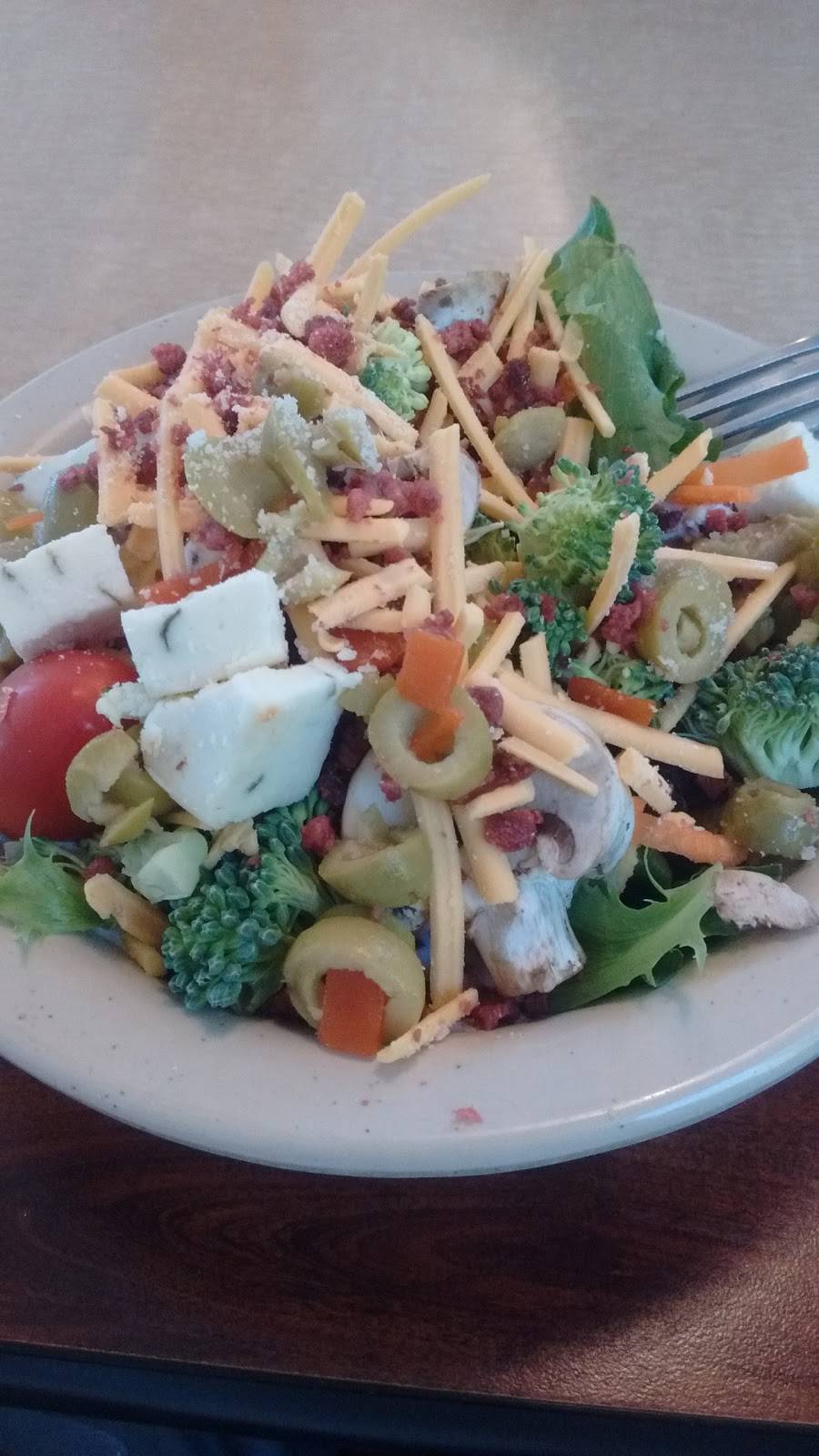 Village Inn Pizza Parlor | restaurant | 432 E 2nd St, West Jefferson, NC 28694, USA | 3368462200 OR +1 336-846-2200