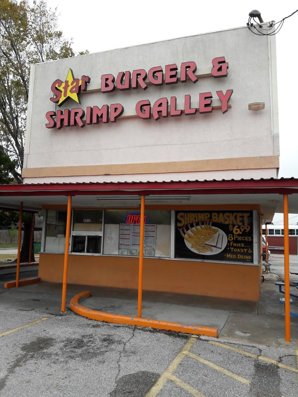Star Burger & Shrimp Galley | restaurant | 2213 Strawberry Rd, Pasadena, TX 77502, USA | 7134770097 OR +1 713-477-0097
