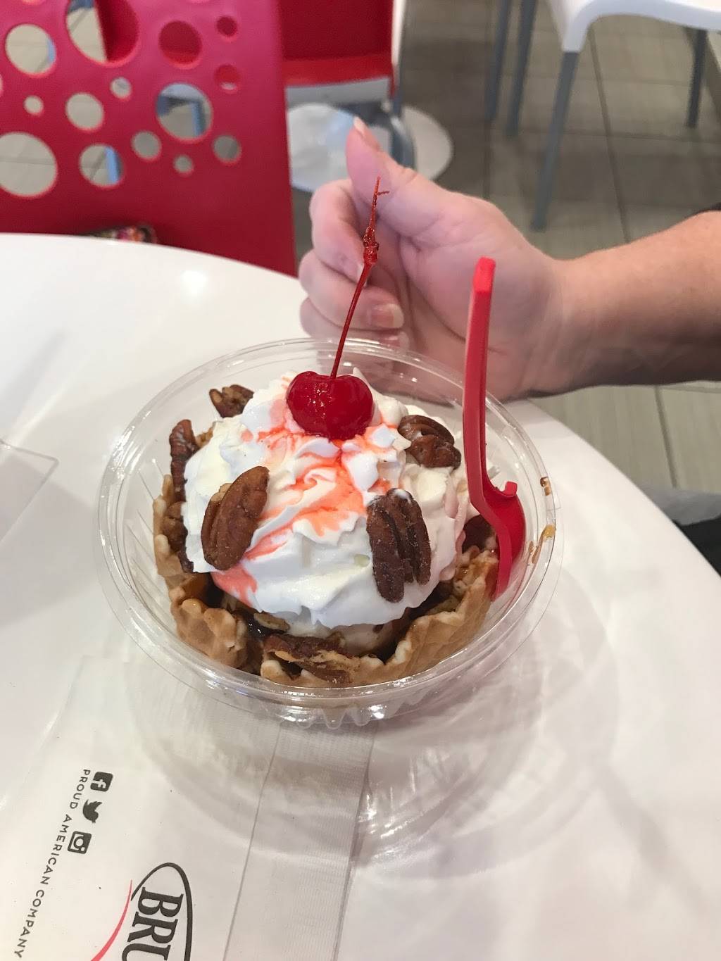 Brusters Real Ice Cream | restaurant | 8200 Renaissance Pkwy #1002, Durham, NC 27713, USA | 9192373537 OR +1 919-237-3537