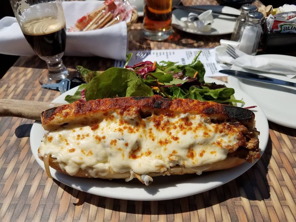 Resto Pub McBroue | restaurant | 329 Rue Victoria, Salaberry-de-Valleyfield, QC J6T 1B3, Canada | 4503710770 OR +1 450-371-0770