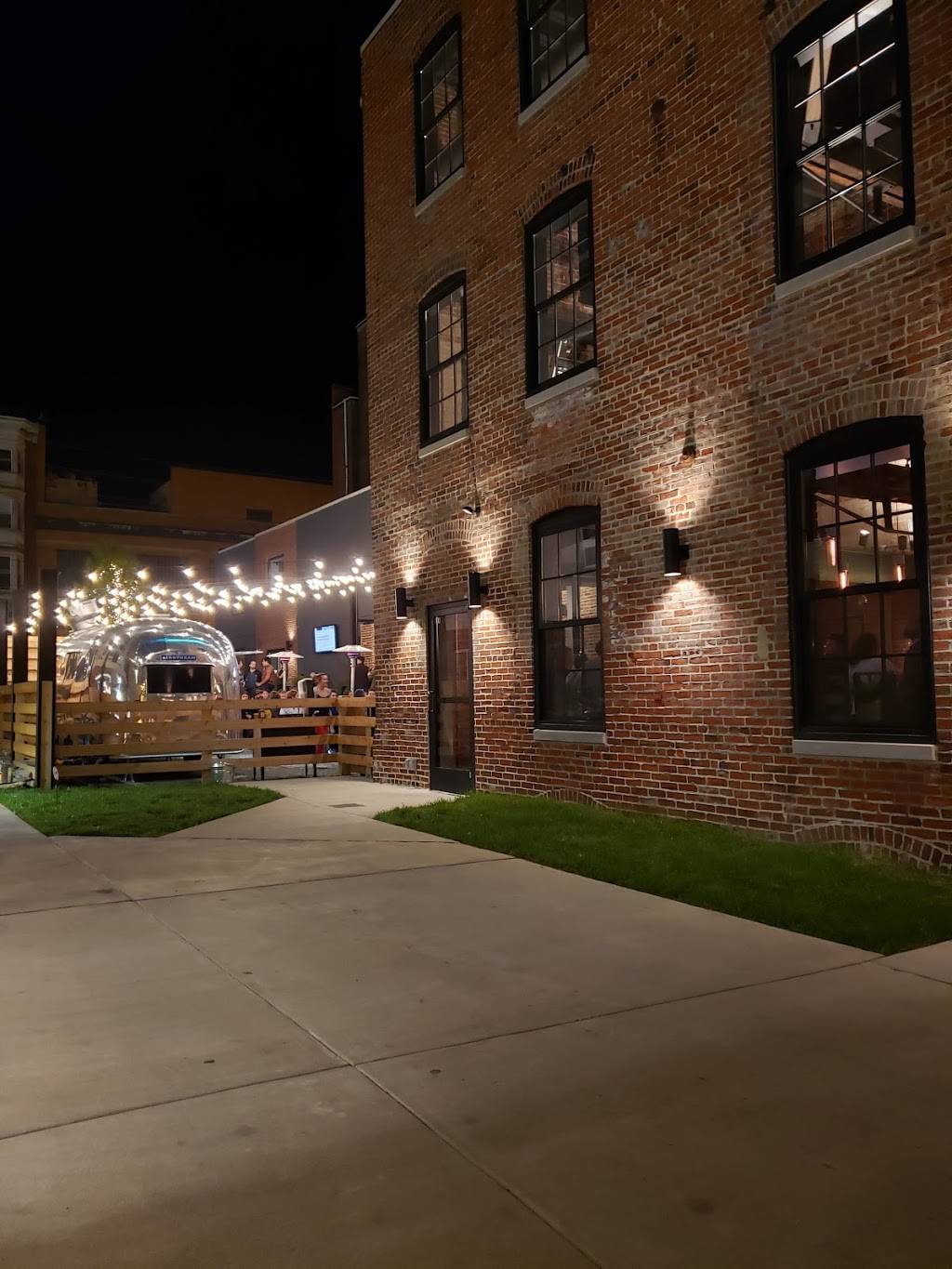 Makers Alley | restaurant | 804 N Orange St, Wilmington, DE 19801, USA | 3024821299 OR +1 302-482-1299