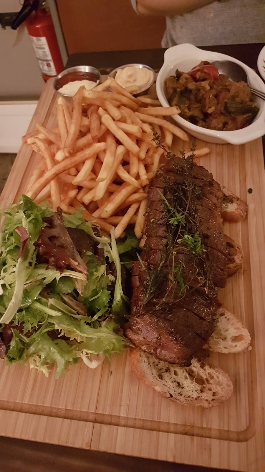 Jules Bistro | restaurant | 1290 Queen St E, Toronto, ON M4L 1C4, Canada | 4164635853 OR +1 416-463-5853