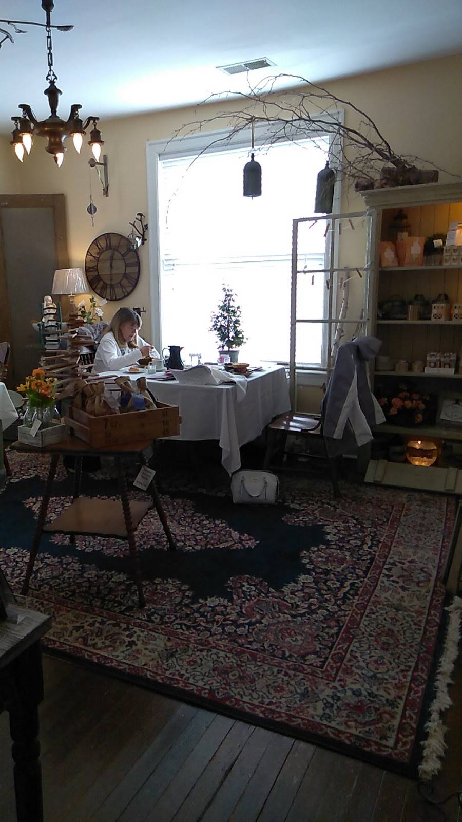 Flowers In the Attic | restaurant | 7505 Saltsburg Rd, Pittsburgh, PA 15235, USA | 4127982200 OR +1 412-798-2200