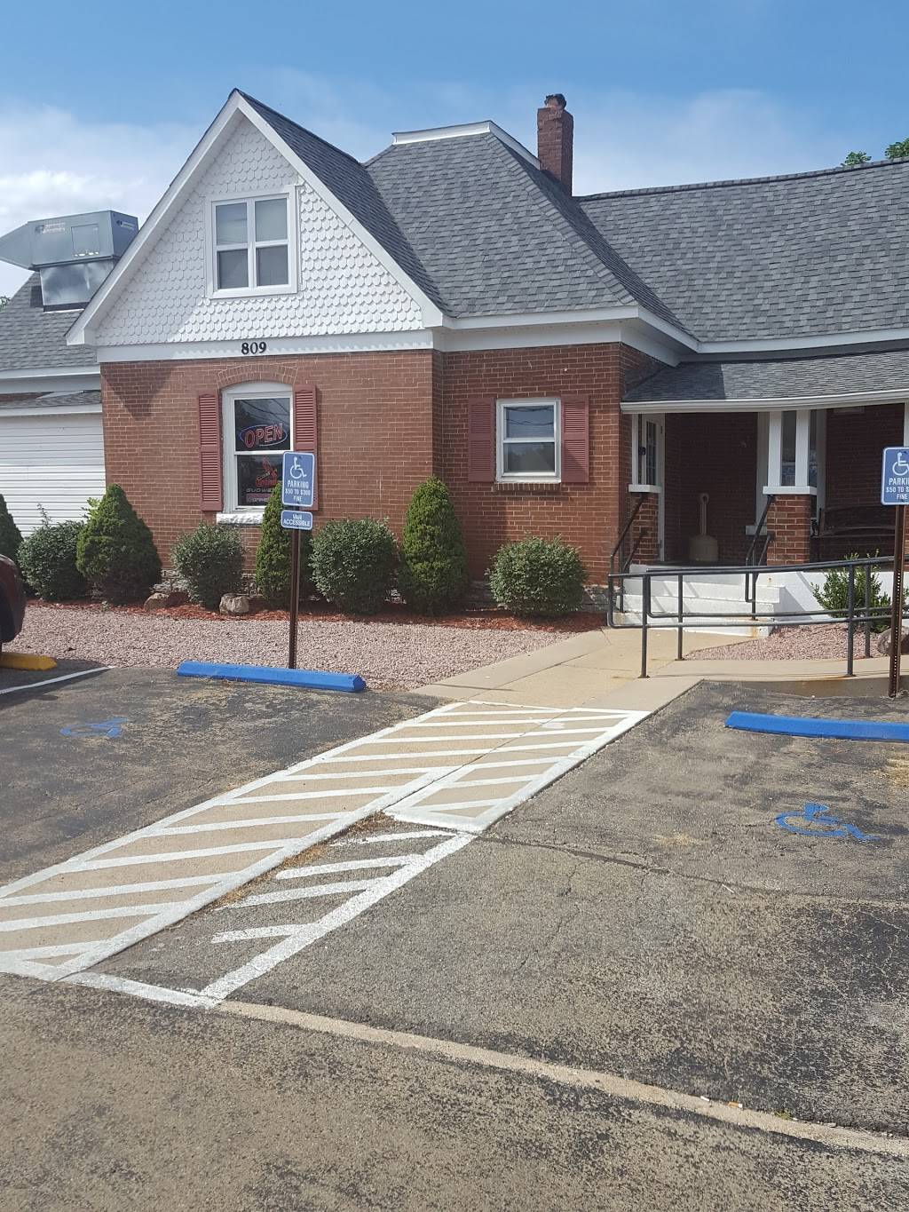 Pad Thai Kitchen | restaurant | 809 E Karsch Blvd, Farmington, MO 63640, USA | 5737470811 OR +1 573-747-0811