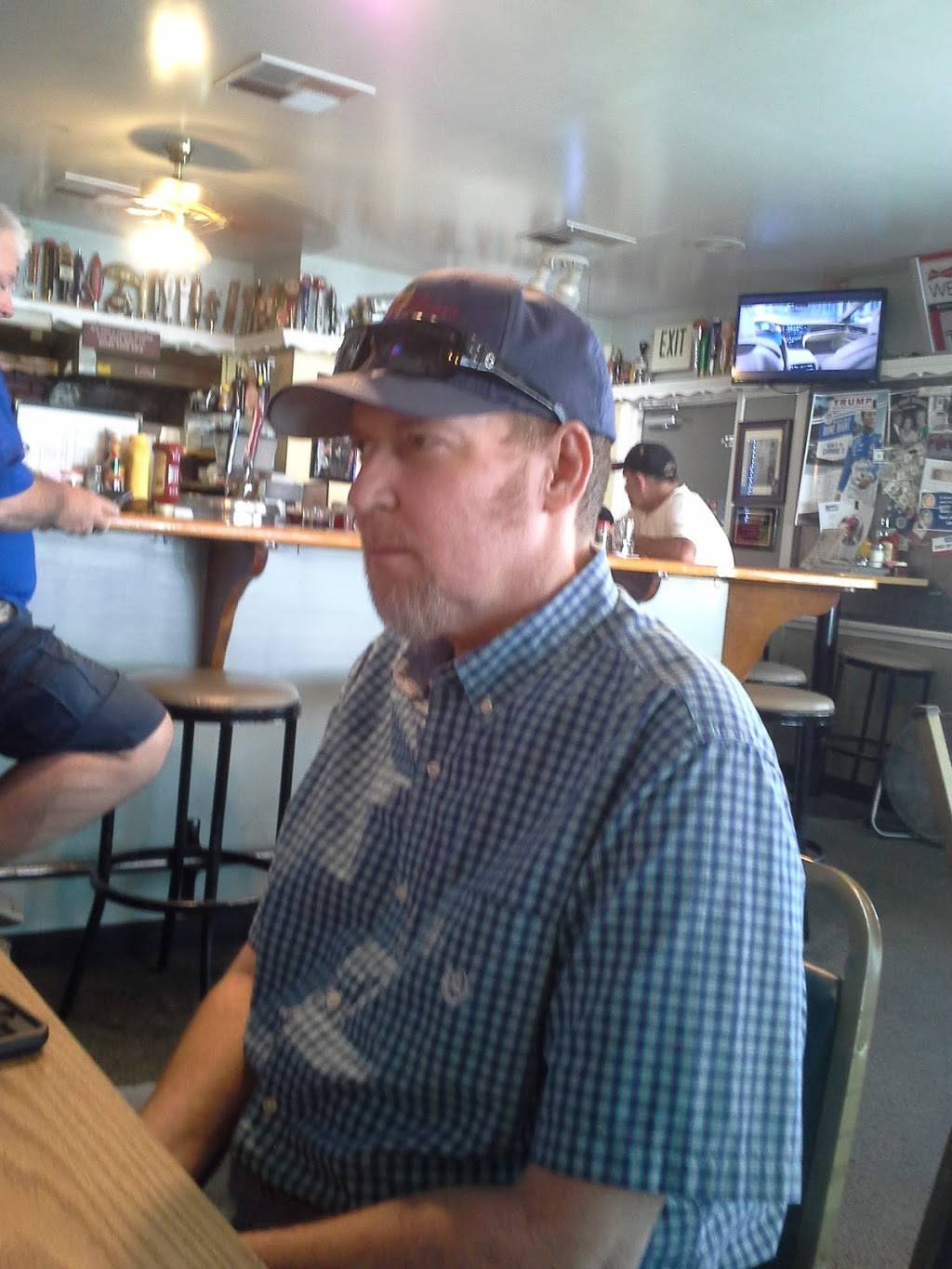 Lie-N Den | restaurant | 215 Niles Pl, Bakersfield, CA 93305, USA | 6613259765 OR +1 661-325-9765