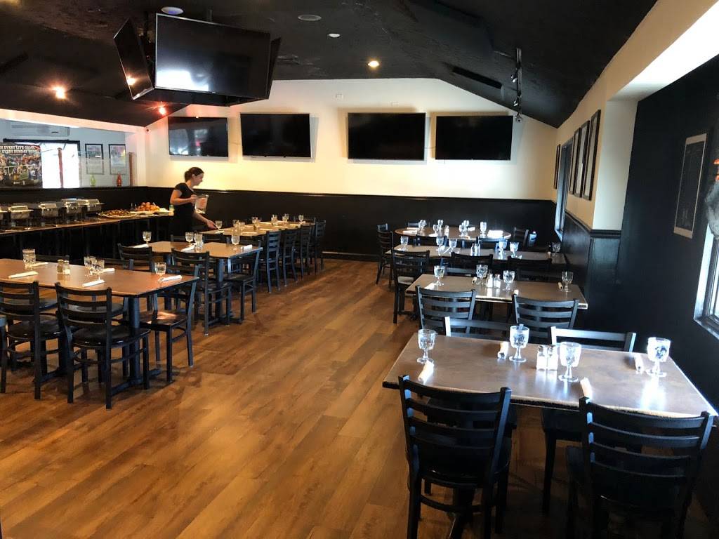 Triple Play Sports Bar and Grille | restaurant | 16 Straits Turnpike, Watertown, CT 06795, USA | 8604172877 OR +1 860-417-2877