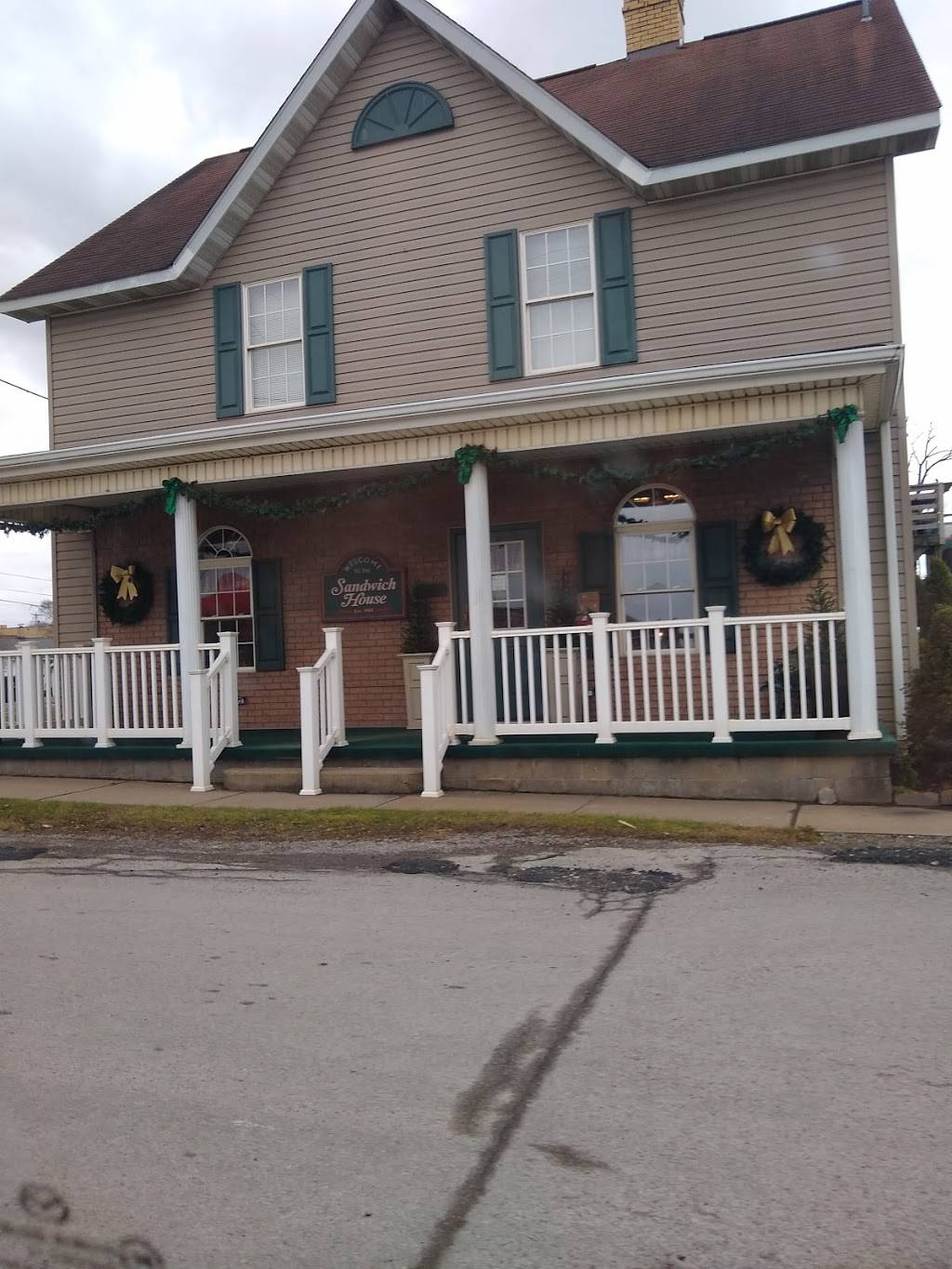 Sandwich House | restaurant | 15736 US-422, Elderton, PA 15736, USA | 7243543048 OR +1 724-354-3048